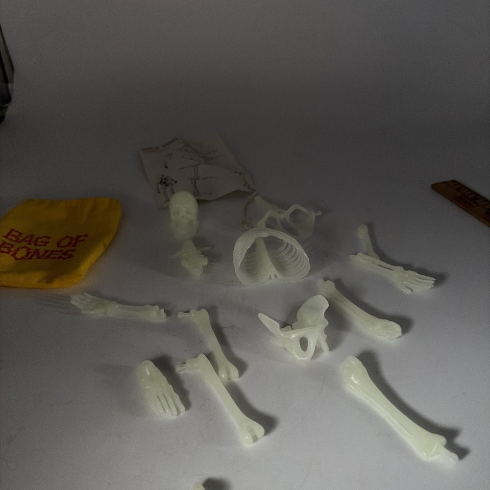 Vintage Arco Bag of Bones Glow In The Dark Snap Together Skeleton 1984 Instr